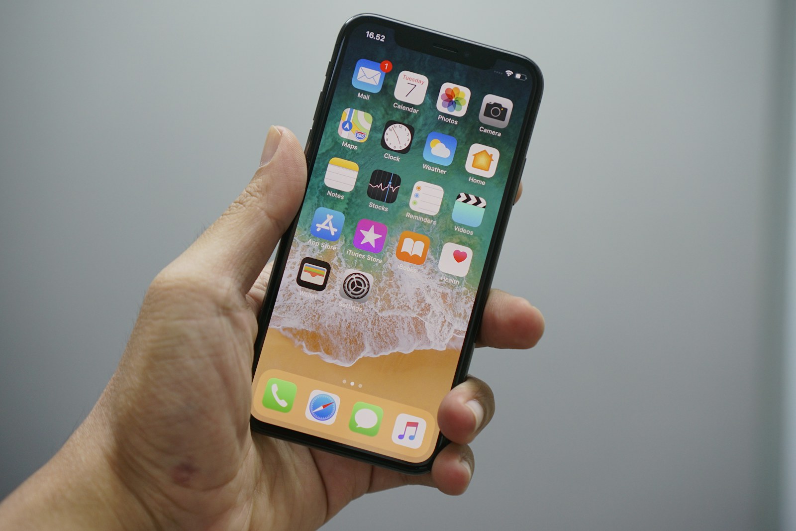 A real-life phones scene that supports a practical guide to phone storage, cloud backups, and peace of mind
